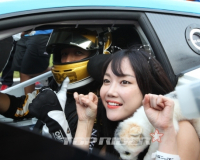 [포토] 낸시랭, 호피무늬 레깅스입고 람보르기니 구경